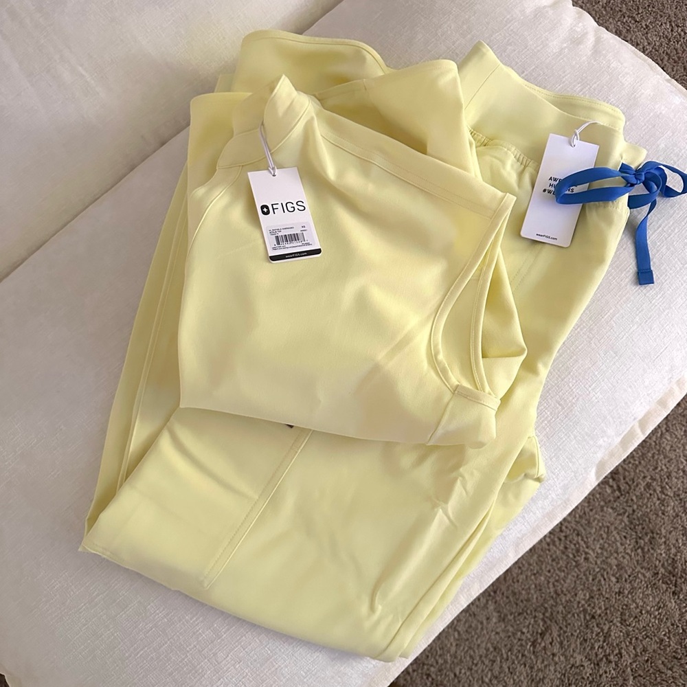 FIGS Women's Scrub Set in Sunlight 🌻